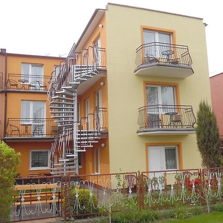 Noclegi U Krystyny Rewal Exterior photo