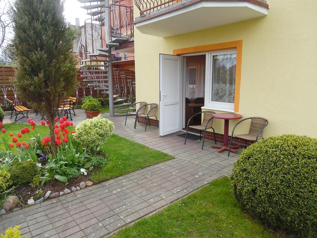 Noclegi U Krystyny Rewal Exterior photo