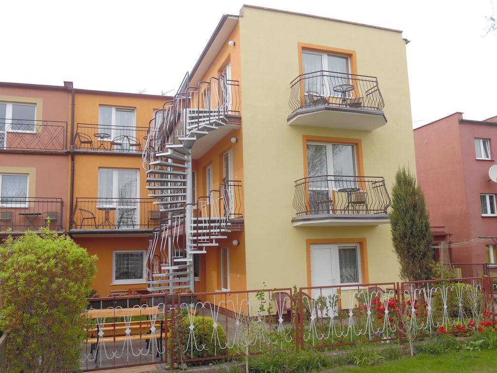 Noclegi U Krystyny Rewal Exterior photo